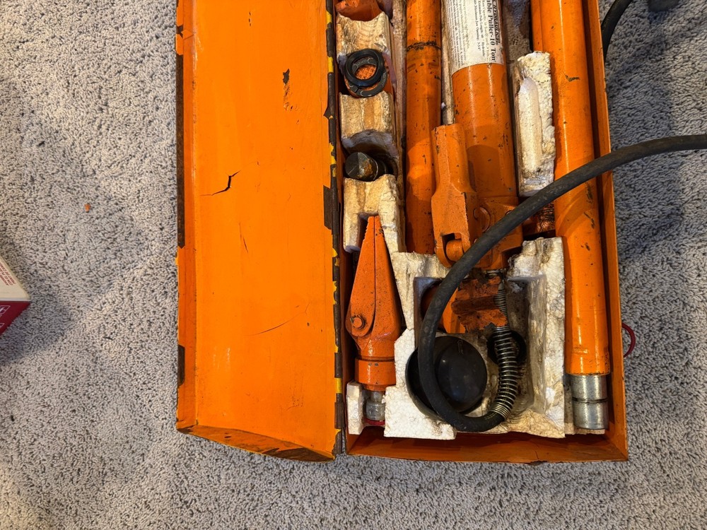 Central Hydraulics 10 Ton Portable Puller Kit