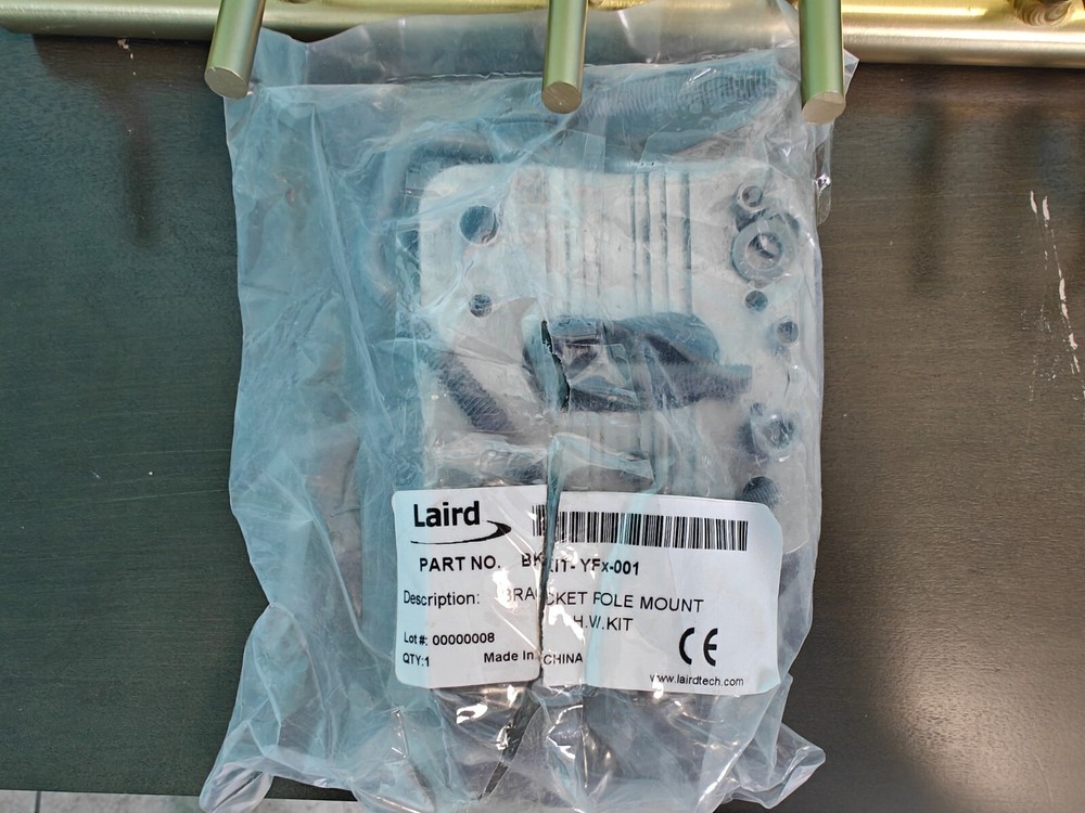 Laird TE Connectivity YF880012-61NF
