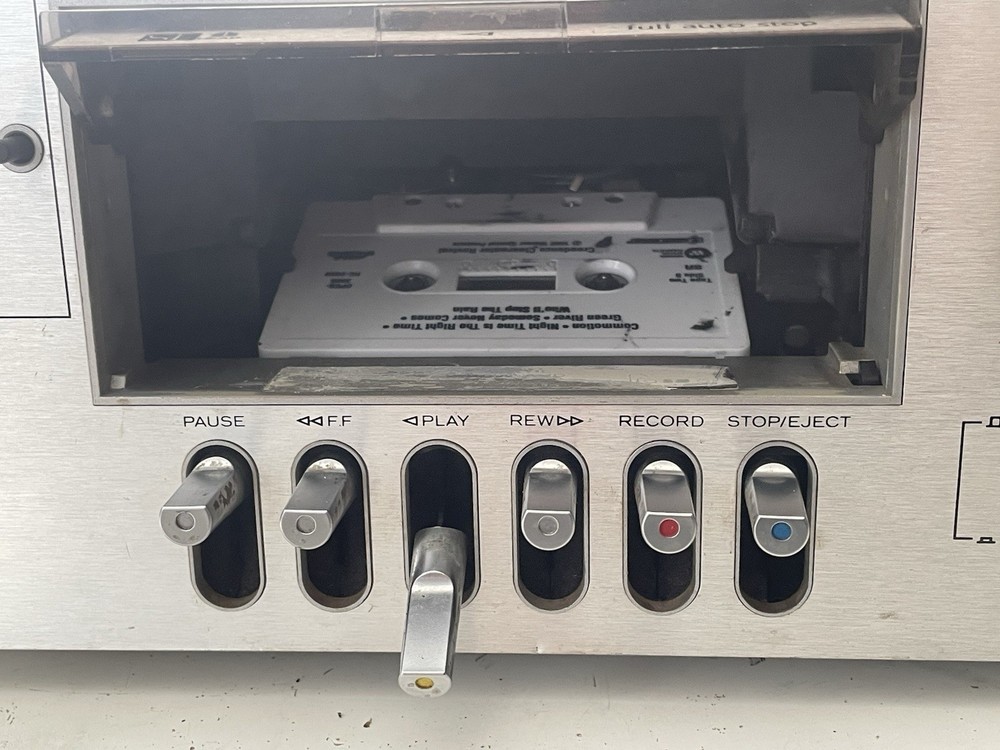 Hitachi D-410 Stereo Cassette Deck (SERVICED)
