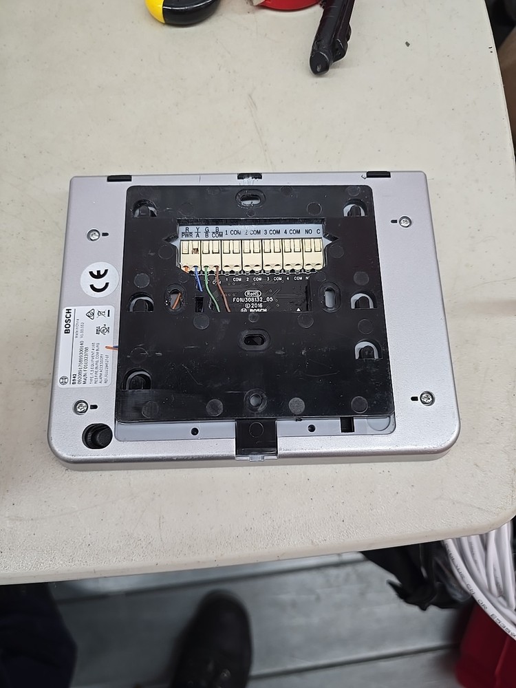 BOSCH B3512 COMPLETE KIT WITH A B440 CELLULARMODULE ,TRANSFORMER,KEYPAD, ANTENNA