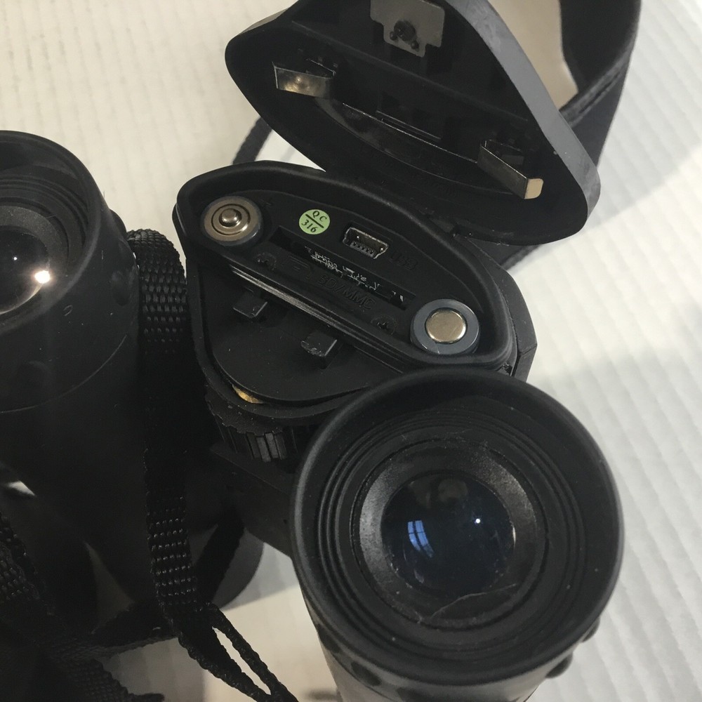 Simmons Captureview Binoculars CV4 With Case.