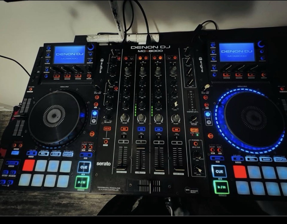 Denon DJ MCX8000 DJ Controller & Laptop Package, BPM Counter, Sampler, Loop