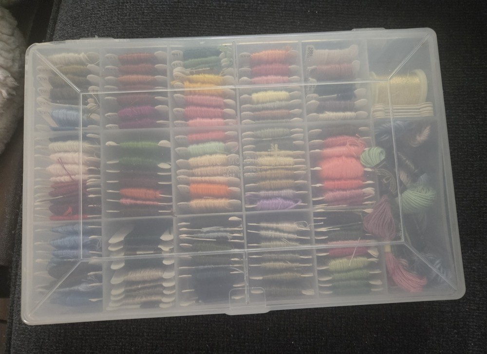 126 Plus Embroidery Thread w/Storage Box