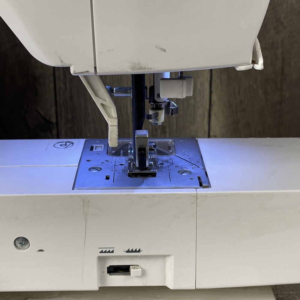Singer Modern Quilter 8500 Sewing Quilting Machine ⚠️READ Description ⚠️