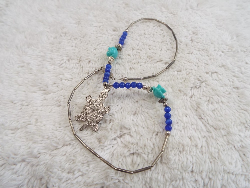 Silvertone Blue Bead Turtle Pendant Necklace (C43)