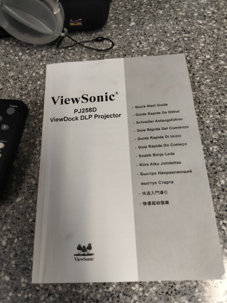 ViewSonic PJ258D Projector w/Case