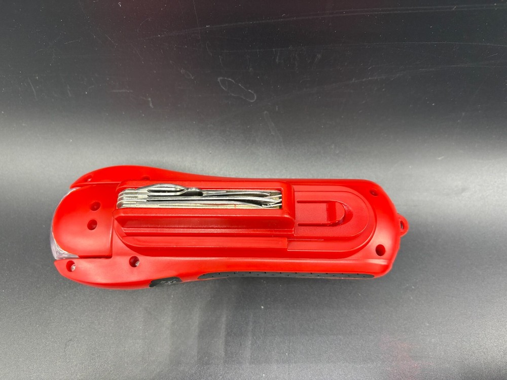 Skil 3-LED Hand Crank Emergency Light with Tool Kit