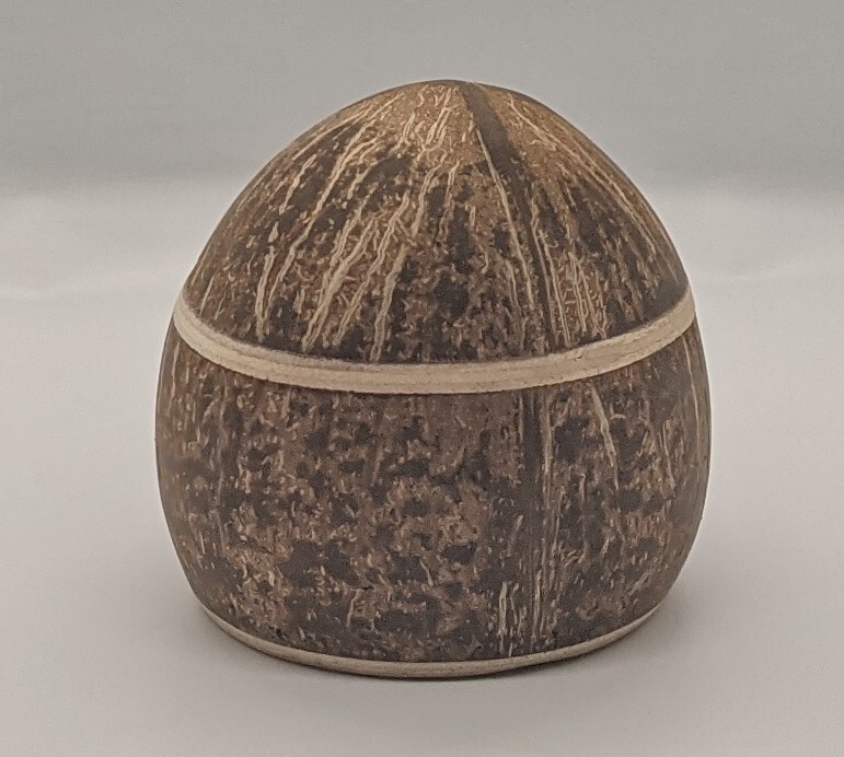 Handmade coconut shell container with cover/lid