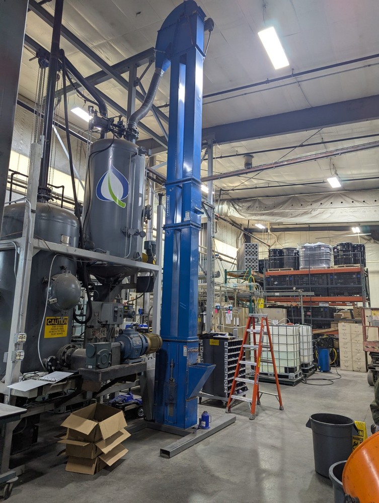 BUCKET ELEVATOR - 24' Universal Industries