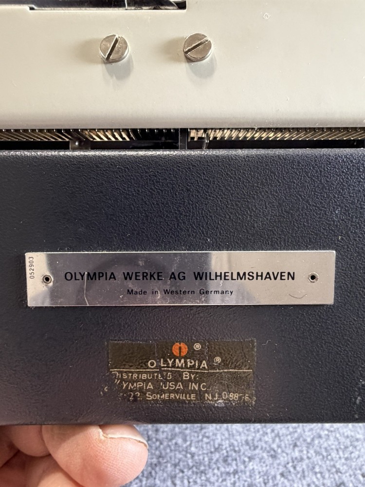 OLYMPIA De Luxe SM-9 Excellent Condition