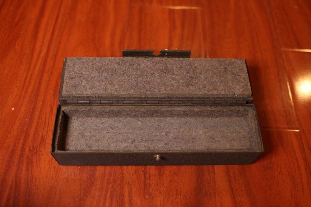 Signal Corps CS-137 Case w/ Frequency Quartz Crystals