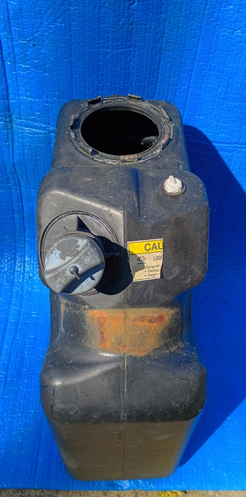 Freightliner Cascadia 13 gallon DEF Tank