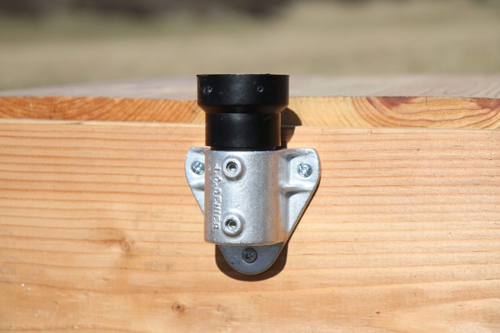 AWAY WITH GEESE - Extra Dock Bracket Only (Light not included)