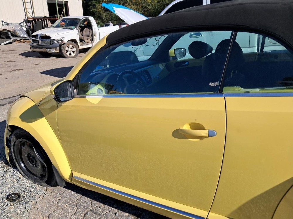 BEETLE 2015 Glove Box 4832147