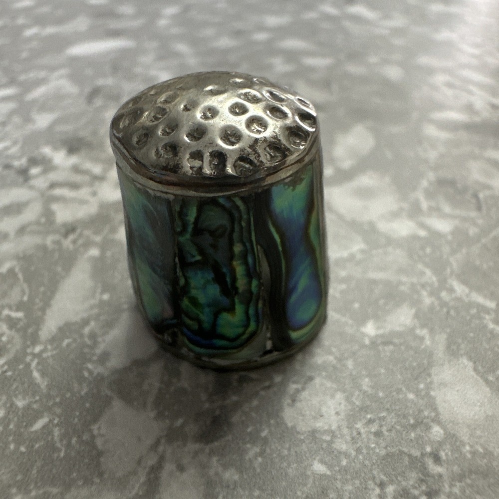 VINTAGE ABALONE SHELL DECORATIVE SEWING THIMBLE