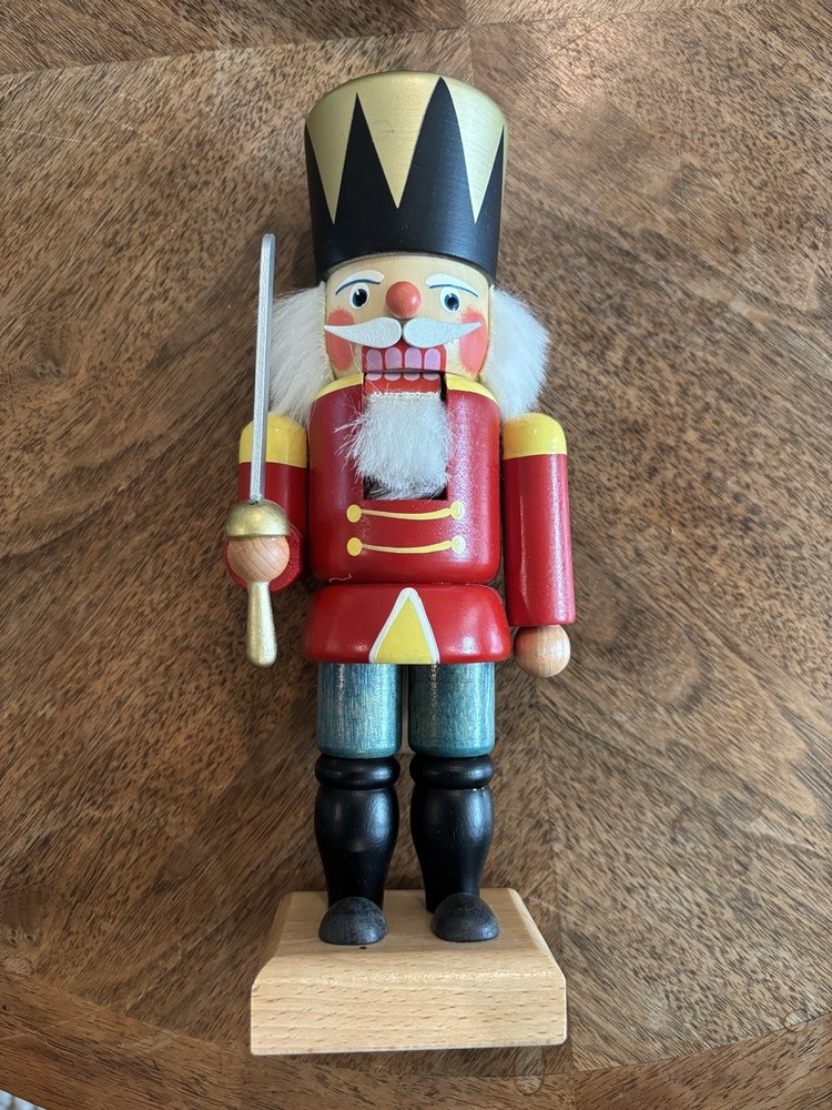 Seiffener Nussknackerhaus German nutcracker From Epcot Disney