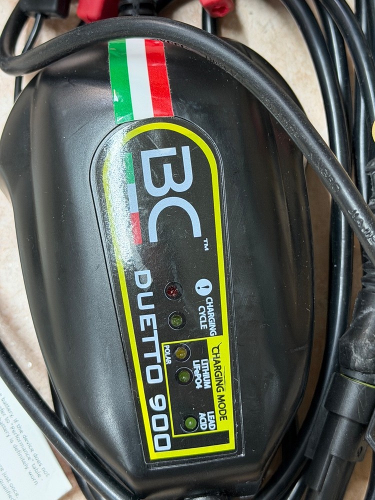 BC Duetto 900 Motorcycle Battery Maintainer