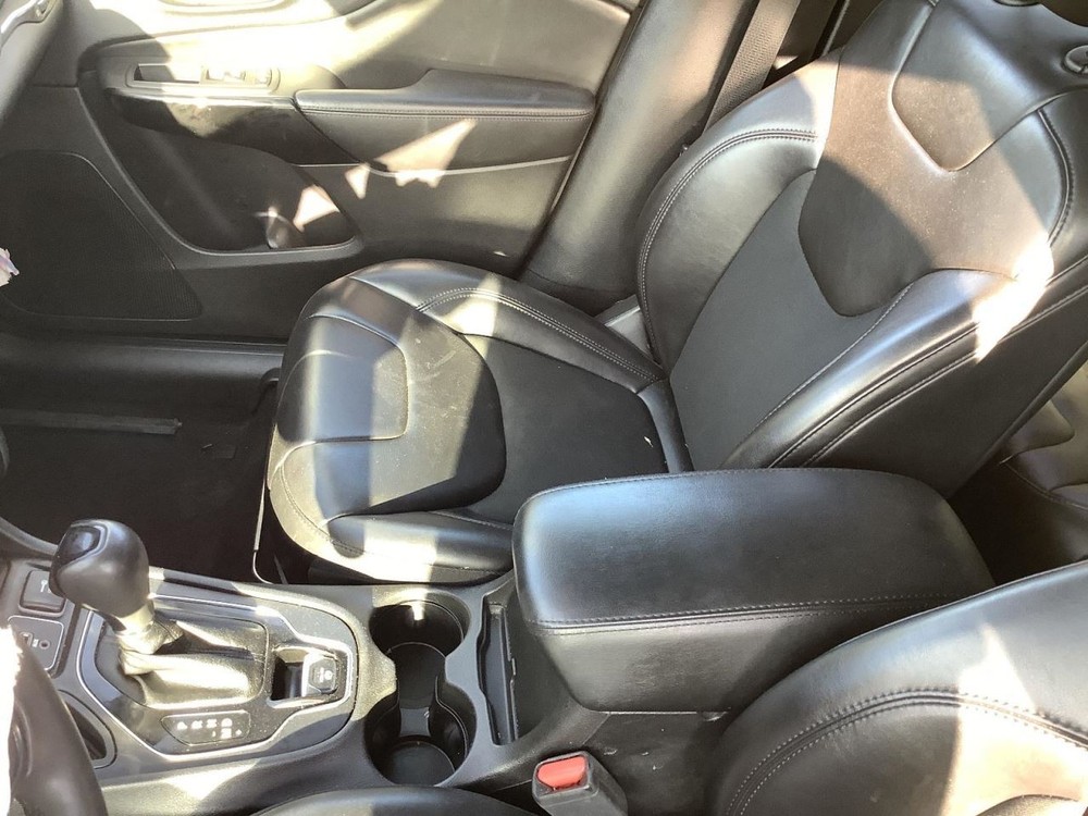 CHEROKEE 2020 Glove Box 4685044