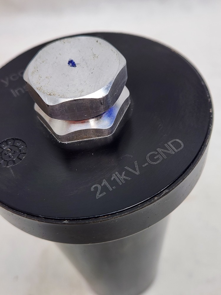 NEW Tyco Electronics Deadbreak Insulating Plug 21.1kV-GND