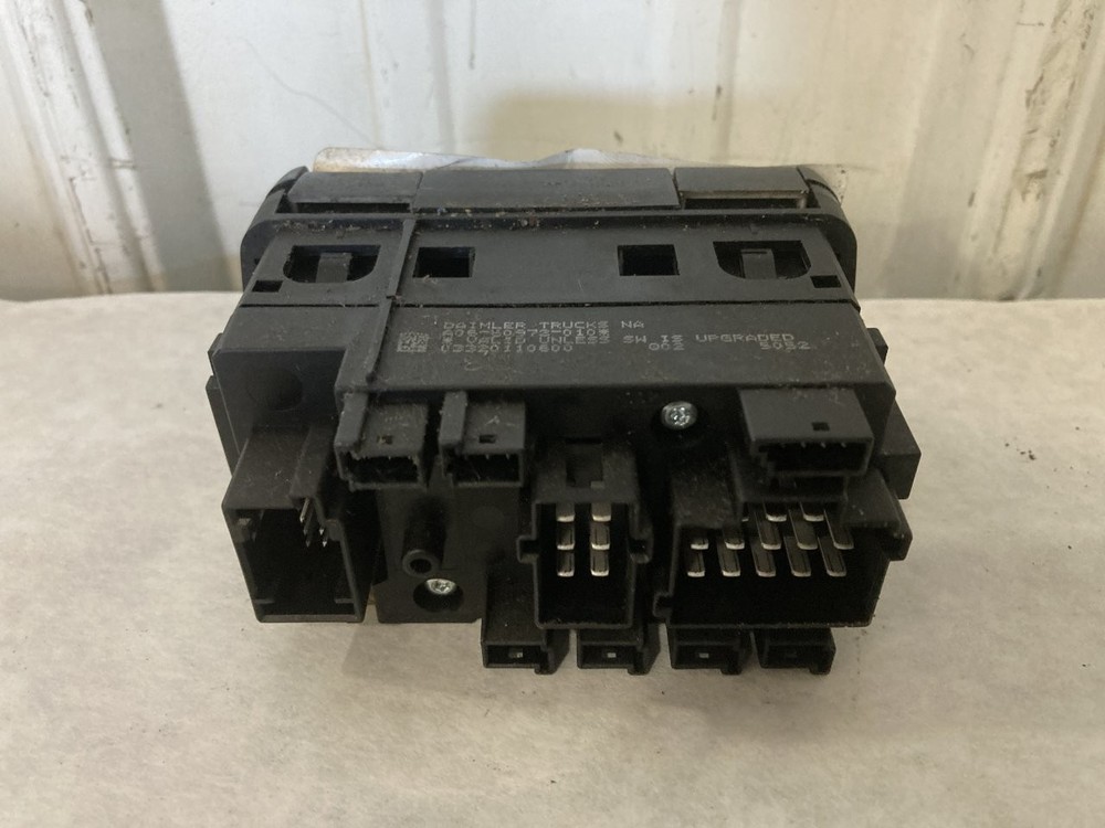 2008-2021 Freightliner CASCADIA SWITCH Dash Panel - Used