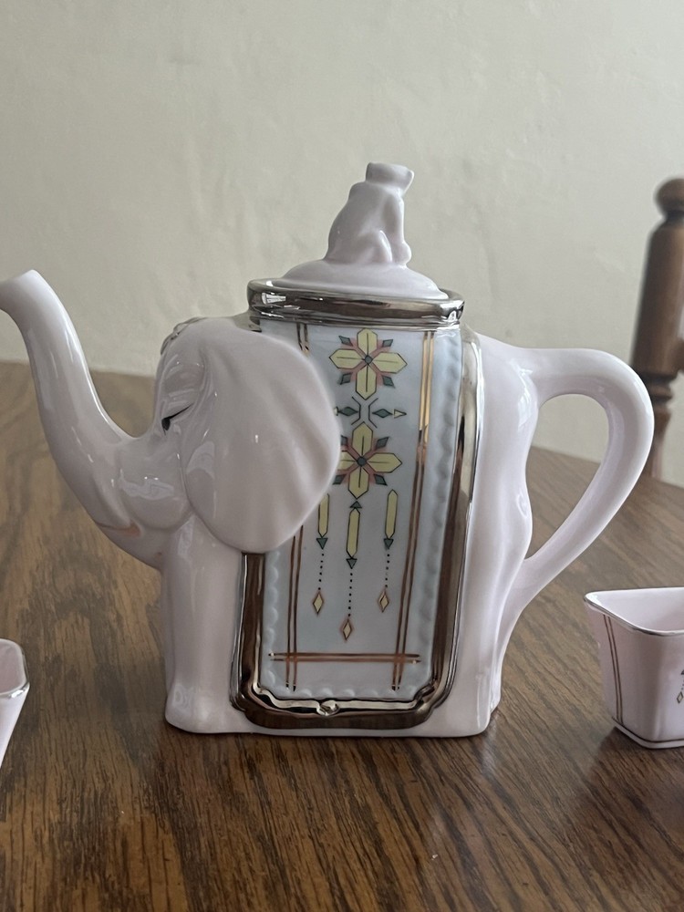 Elephant Pink Porcelain Teapot 3 Cup