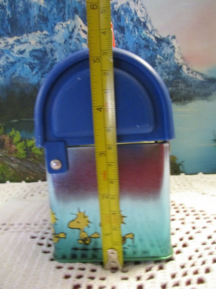 Peanuts Round Top Metal Lunch Box ~ Empty