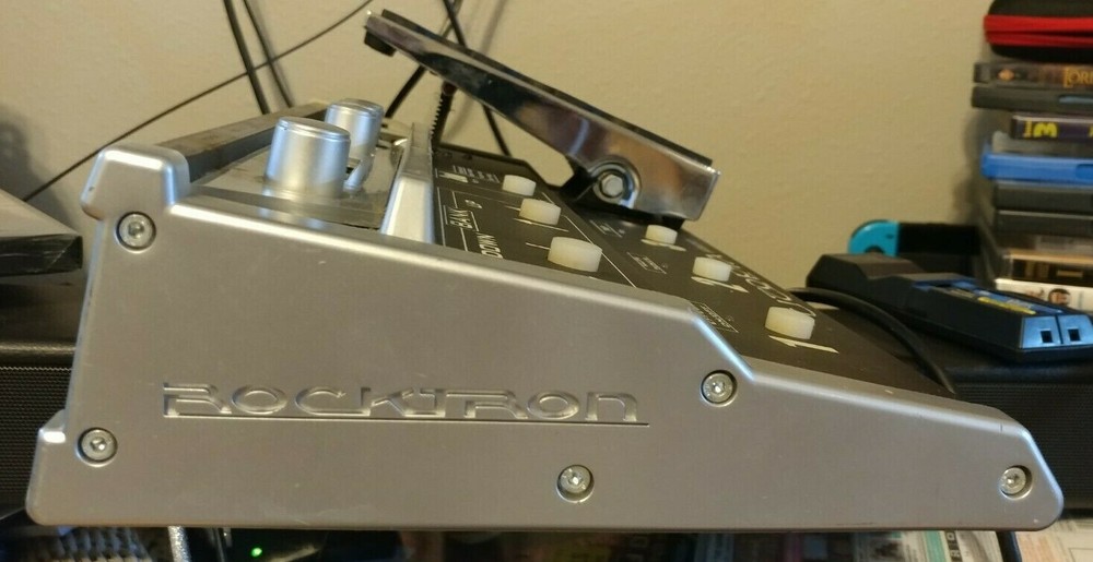 Rocktron Utopia G200 Professional Multi-FX Guitar System. Effects pedal board.