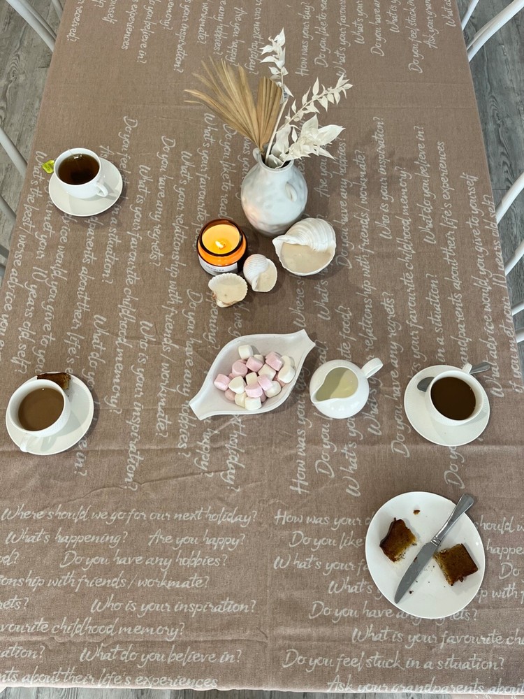 Dine&Vibe Conversation Tablecloth, 10 different colours, 5 different sizes.