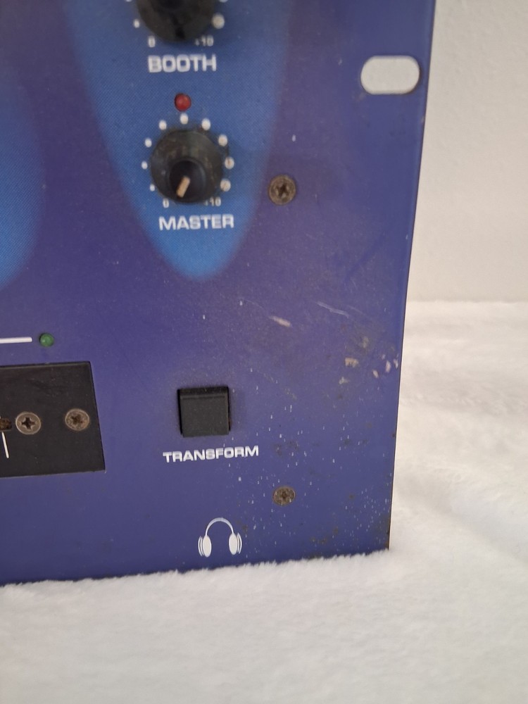 Numark DM2002X Pro Master Mix Dj Mixer Powers On