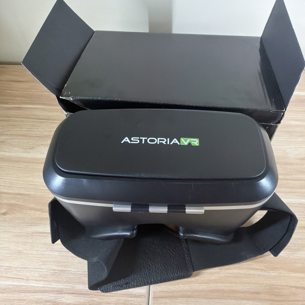 Astoria VR Virtual Reality Headset Black New Open Box Never Worn