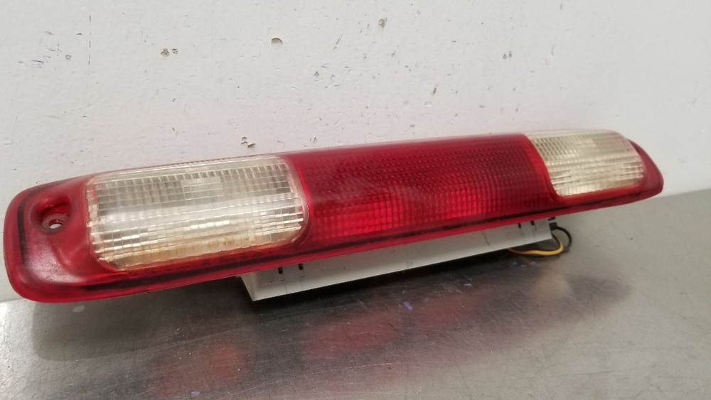 06 CHEVY SILVERADO 2500 HIGH MOUNTED STOP LIGHT
