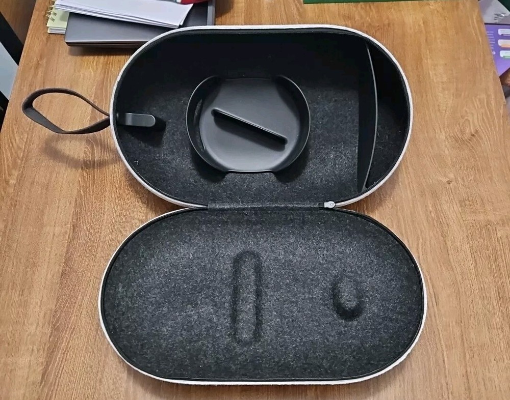 Meta Quest 2 Carrying Case
