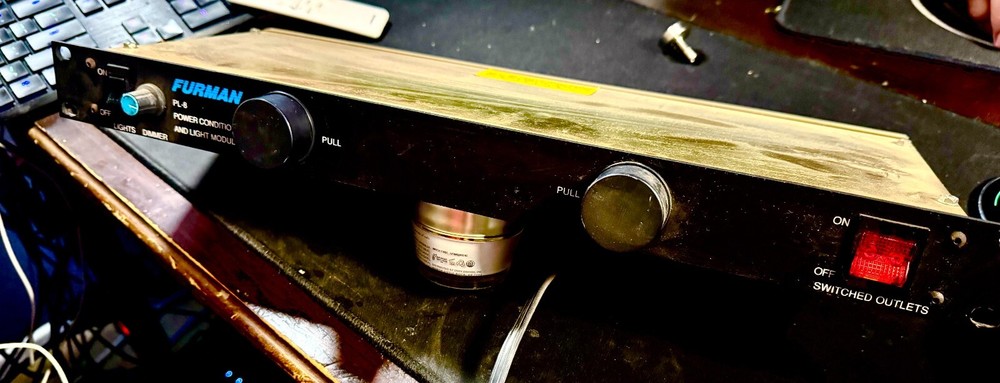 Furman PL-8 Power Conditioner and Light Module Rack Unit