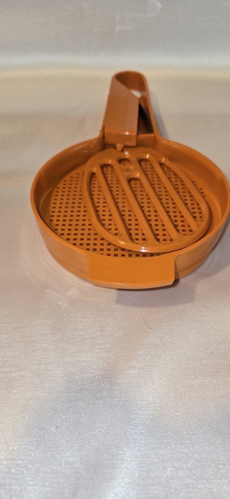 Vintage Tupperware 1689 Orange Sift-It Hand Held Sifter