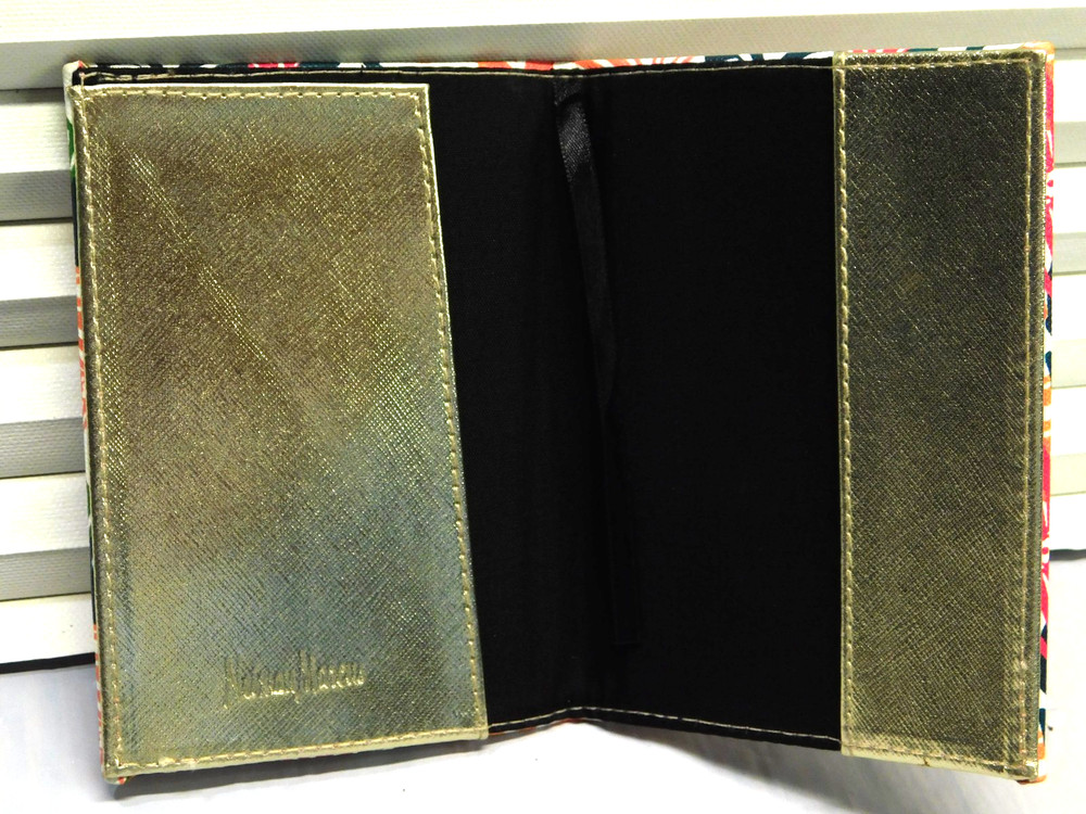 NEIMAN MARCUS PALM BREEZE PASSPORT HOLDER