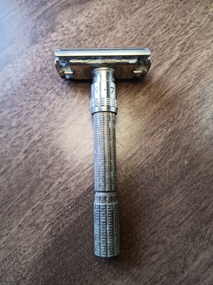 1963 Gillete Adjustable Safety Razor I-2