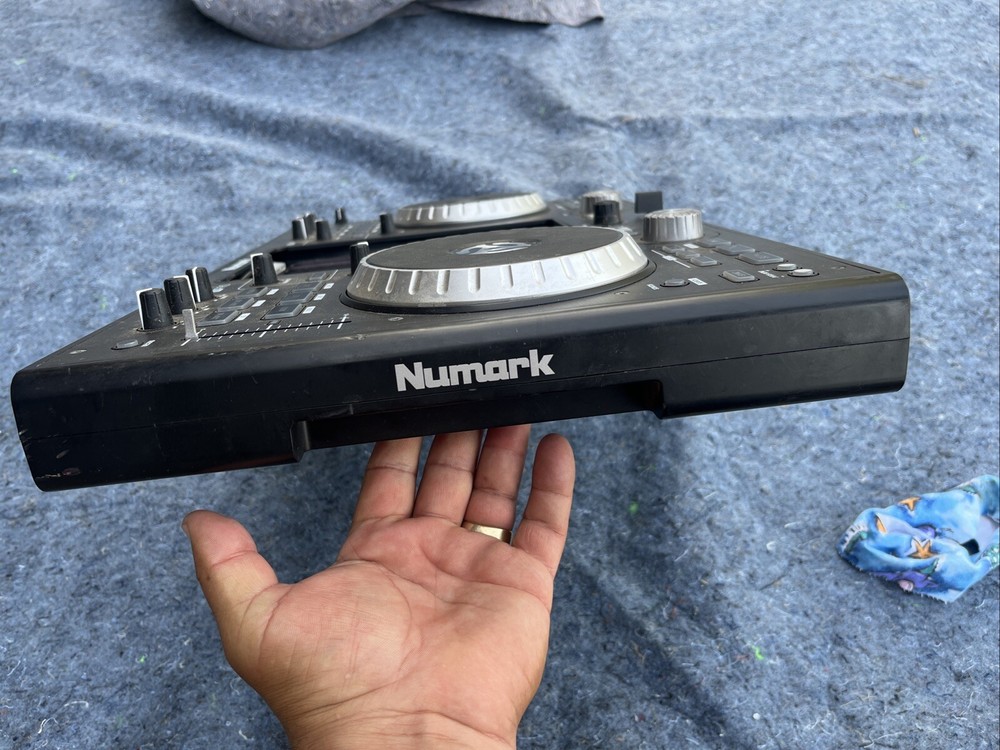 Numark IDJ PRO controller W/Case (Missing Power Cord) Parts only ,UNTESTED