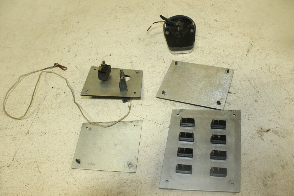 Control Panels, Face Plates & Front Nav Light from Maxum Boat