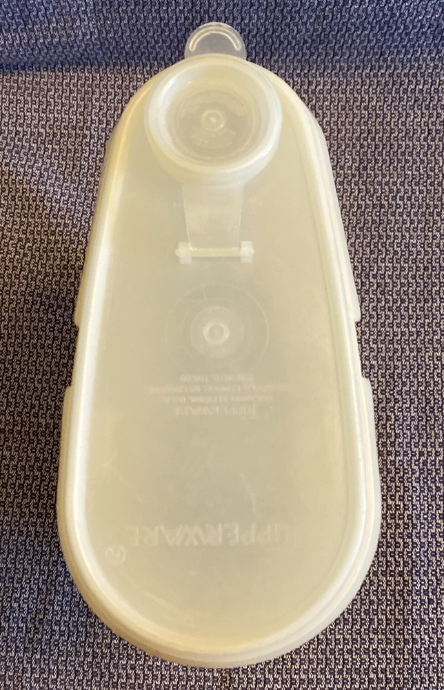 Vtg. Tupperware Beverage Pitcher/Container 510-4 (No handle)