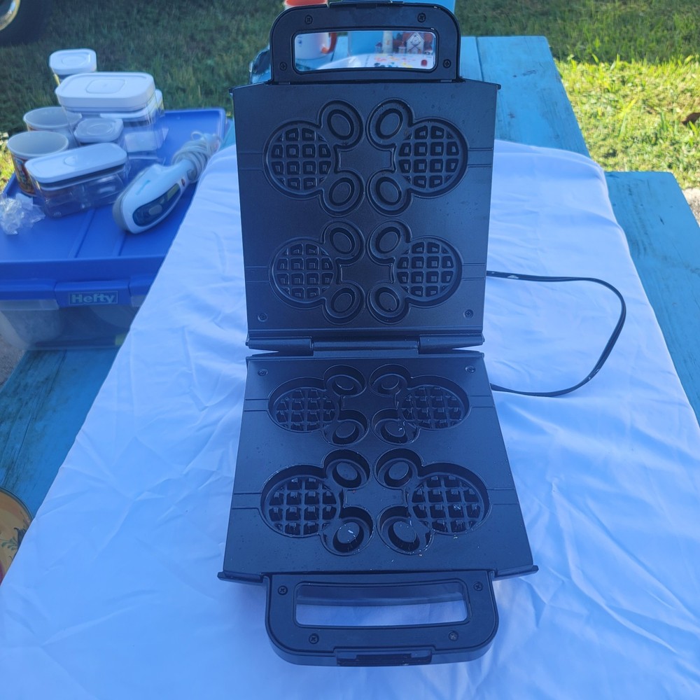 Disney Mickey Mouse Waffle Maker ~ Makes 4 ~ DCM-4 Tested Working