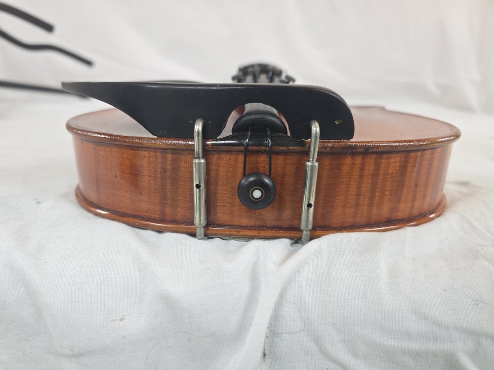Amati's Fine Instruments Model AFV-017 4/4 Violin with Bow & Case