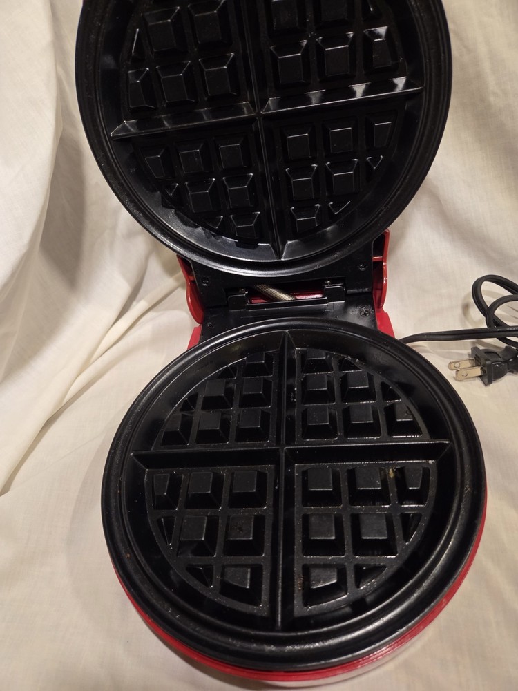 Waffle Maker Farberware Nonstick Used 1 Time Red Ctrl Bake Dial