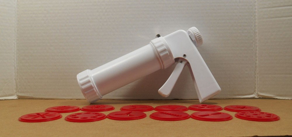 Wilton cookie press & 12 red discs