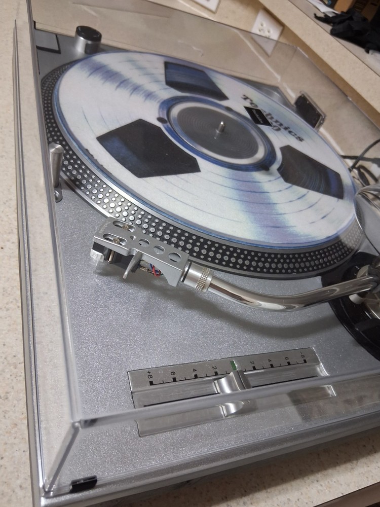 Technics SL1200Mk2 Turntable - Refurbished and Fully Functional