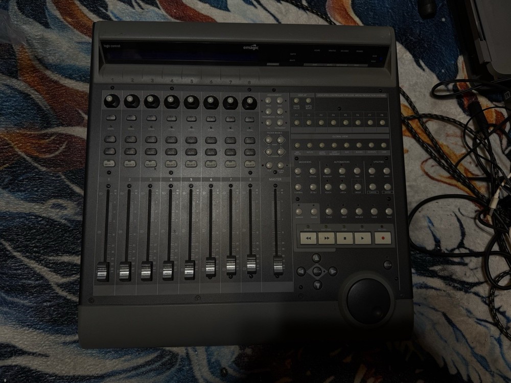 Mackie Control 8-Channel Master Control Mixer