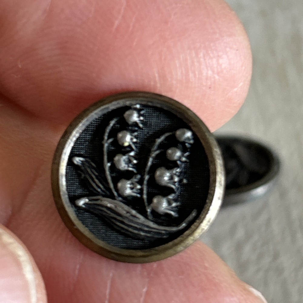 Antique Picture Buttons Flora Matching (6)