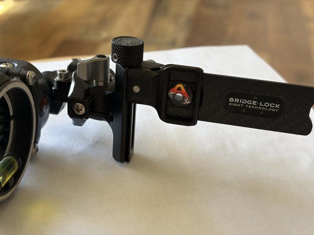 Mathews Axcel Bridge-Lock Fixed Pin Sight Black 5-Pin Archery Sight