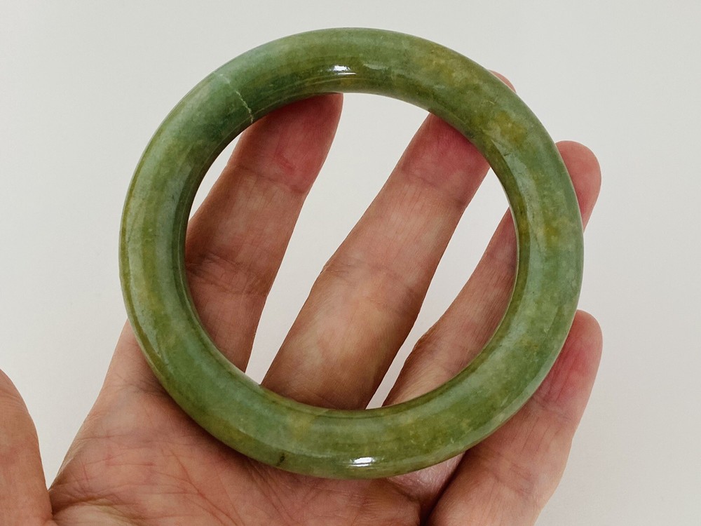 Natural Jadeite Round-form Bangle 70g.