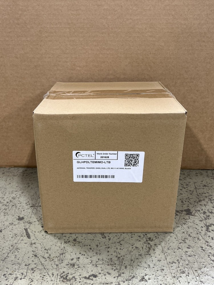 PCTEL GNSS Antenna Multi-Band LTE MIMO 802.11ac Mimo Black GLHPDLTEMIMO-LTB