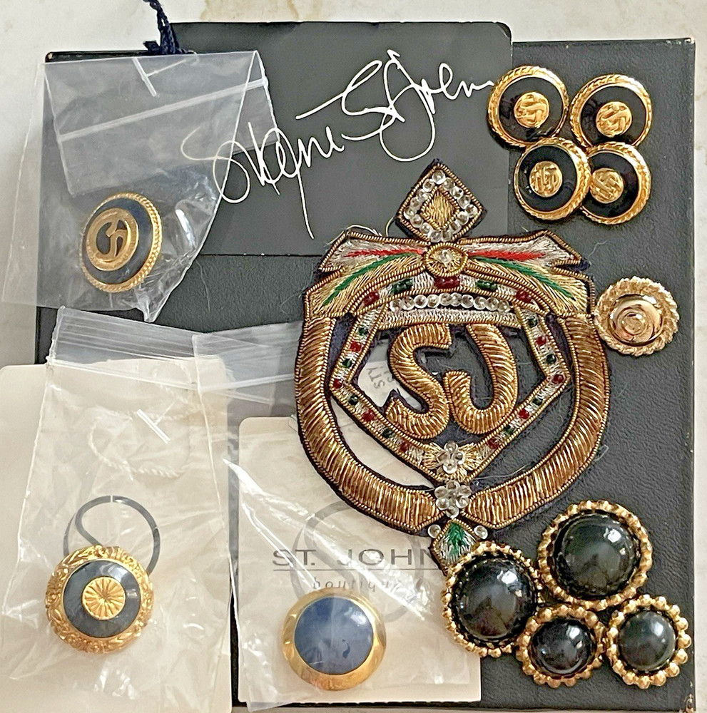 VINTAGE ST JOHN'S DESIGNER REPLACEMENT BUTTONS & EMBROIDERED PATCH